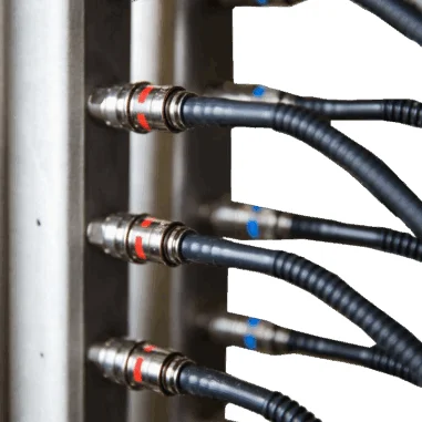 Rack-mounted liquid cooling manifold with multiple quick-connect ports